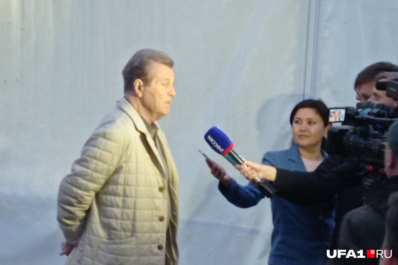 Музыкант сегодня выступит со своей знаменитой песней «День Победы» Музыкант сегодня выступит со своей знаменитой песней «День Победы»