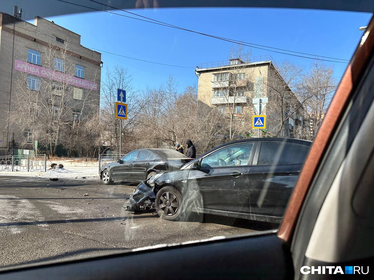 Столкнувшиеся иномарки перекрыли часть улицы Горького в Чите