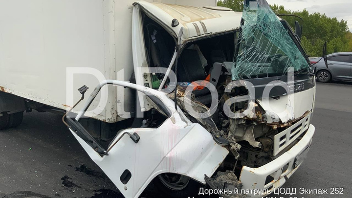 На 83-м км МКАДа — серьезная пробка из-за столкновения двух автомобилей