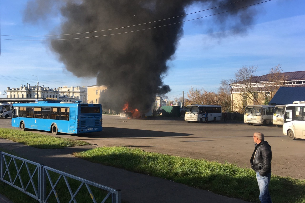 Рыбинск новости. Самый большой пожар в мире. Сгорел автобус в Рыбинске.