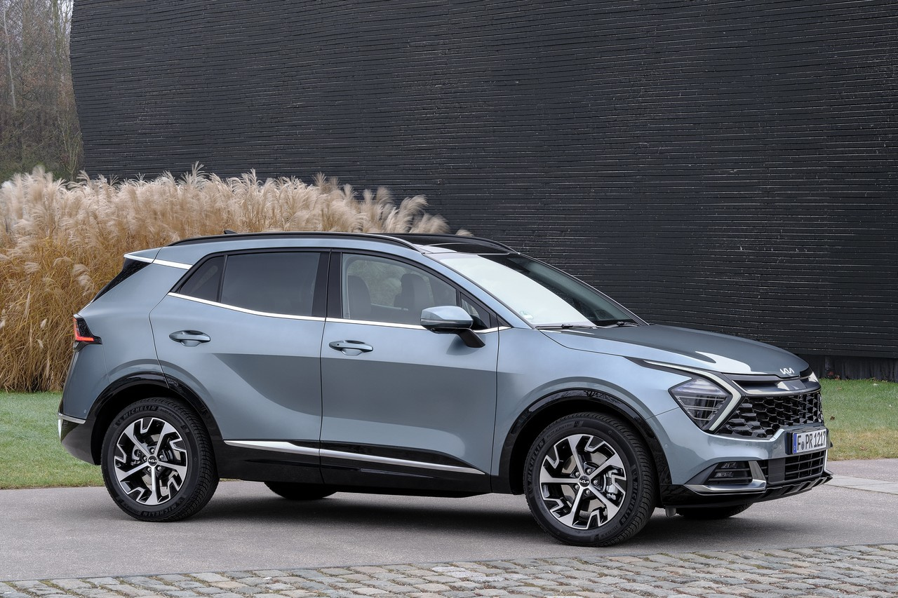 На складах в России стоят несколько десятков Kia Sportage, но будут ли их продавать в частные руки — вопрос На складах в России стоят несколько десятков Kia Sportage, но будут ли их продавать в частные руки — вопрос