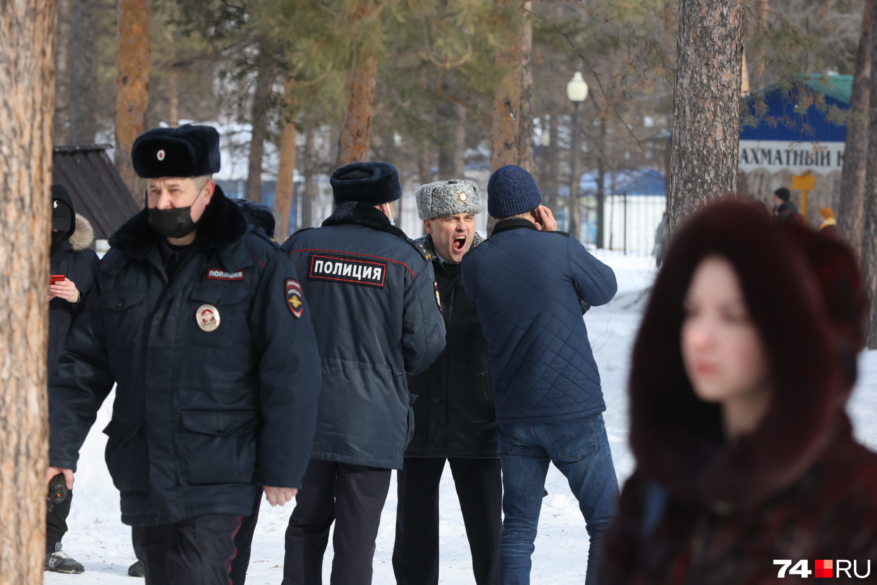 Начало акции «Яблока» было намечено на 1<nobr>4 часо</nobr>в Начало акции «Яблока» было намечено на 1<nobr>4 часо</nobr>в