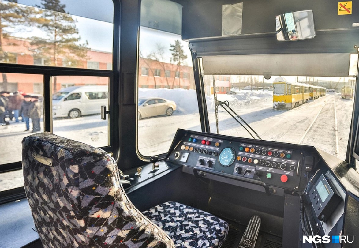 Кабина трамвая. Кабина водителя трамвая