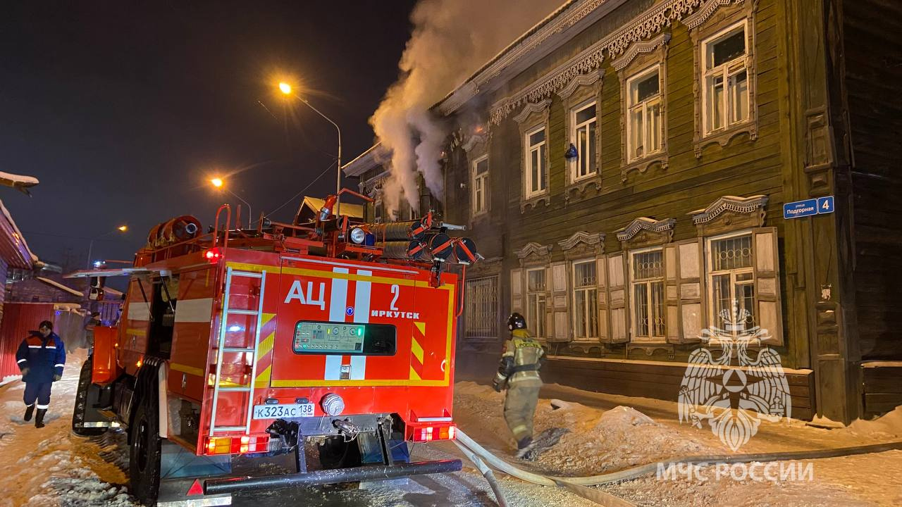 Три семьи пострадали в пожаре на улице Подгорная в Иркутске
