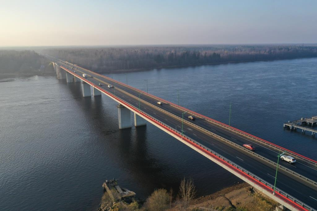 Ладожский мост разведут на 45 минут для прохода по Неве яхты Lady Dana 44