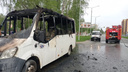 Маршрутка загорелась на ходу в Бердске — пожар попал на видео