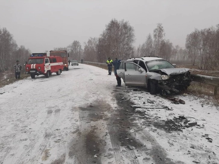 В конце октября, по первому снегу, кроссовер ехал на летней резине В конце октября, по первому снегу, кроссовер ехал на летней резине