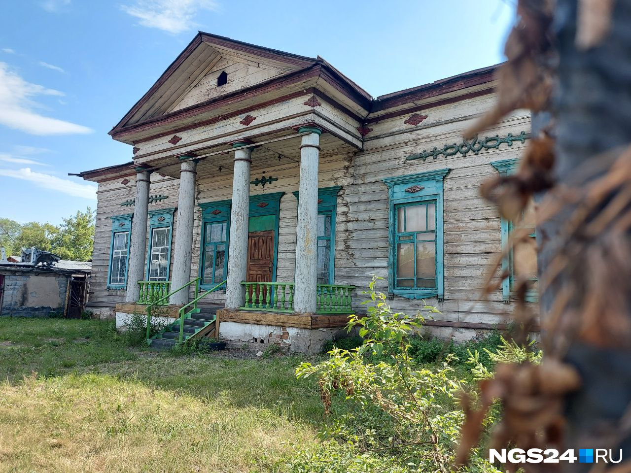 Дом Малинина выглядит как старинная дворянская усадьба Дом Малинина выглядит как старинная дворянская усадьба