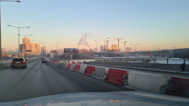 В Екатеринбурге закроют половину моста, ведущего с Россельбана в центр