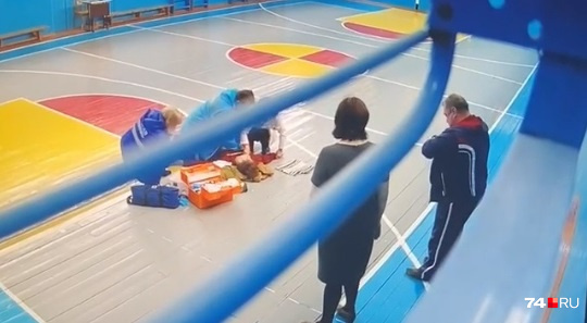 Затем приехала реанимационная бригада Затем приехала реанимационная бригада