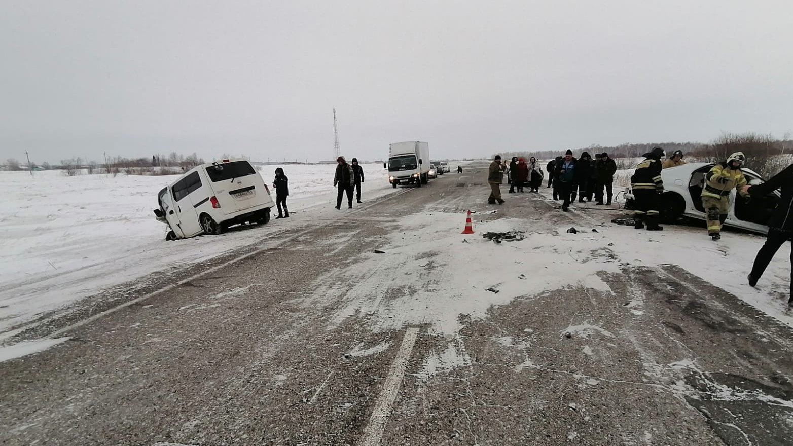 Под Новосибирском столкнулись две иномарки — погибли двое взрослых и ребенок