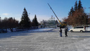 Главную елку Новосибирска начали собирать на площади Ленина