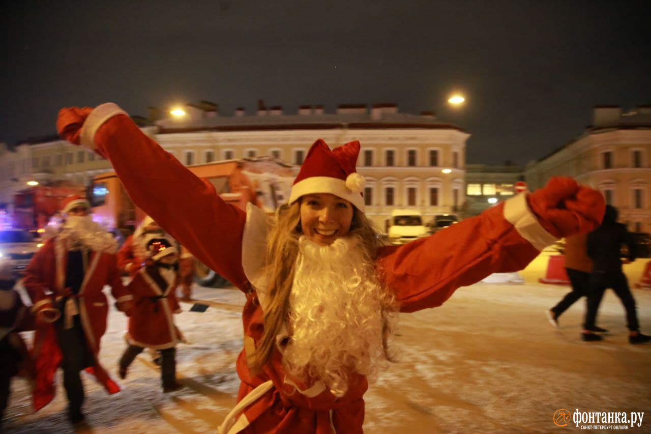 Пробег Санты по центру Санкт-Петербурга показал, как согреться после самых холодных ночей