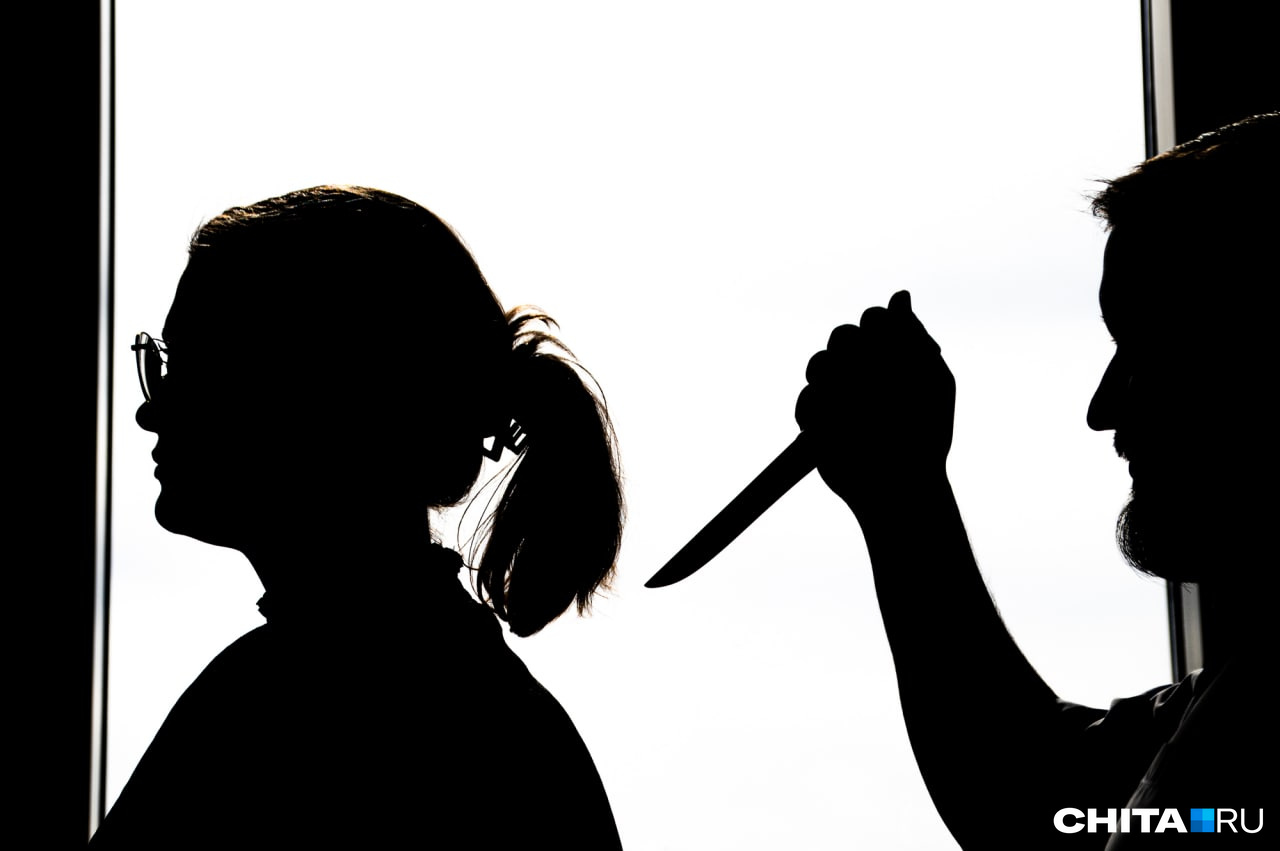 Мужчина в Забайкалье 20 раз ткнул ножом бывшую жену из ревности