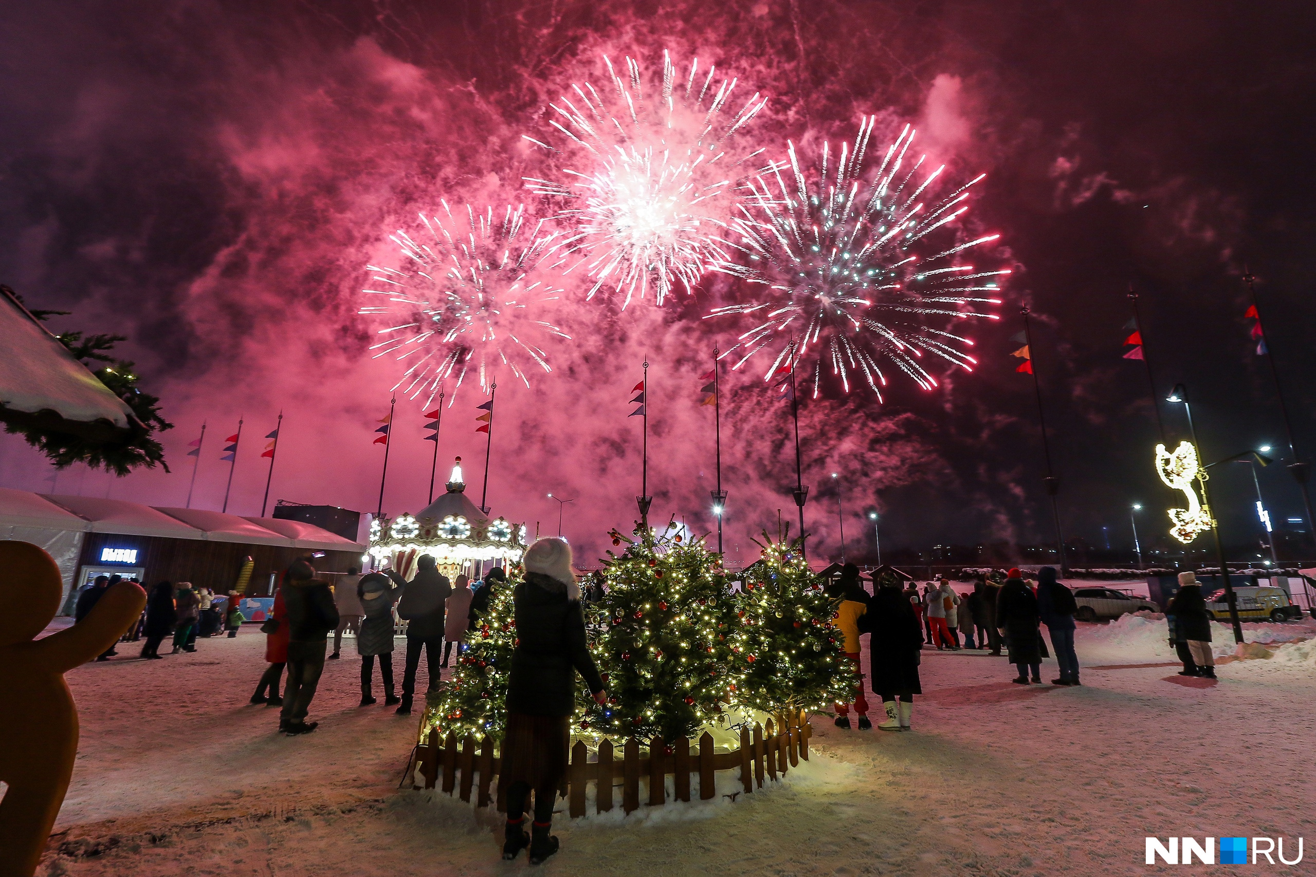 Фейерверки 2024 год. Нижегородская ярмарка Нижний Новгород 2022. Новогодний фейерверк. Салют "новогодний". Новый год салют.