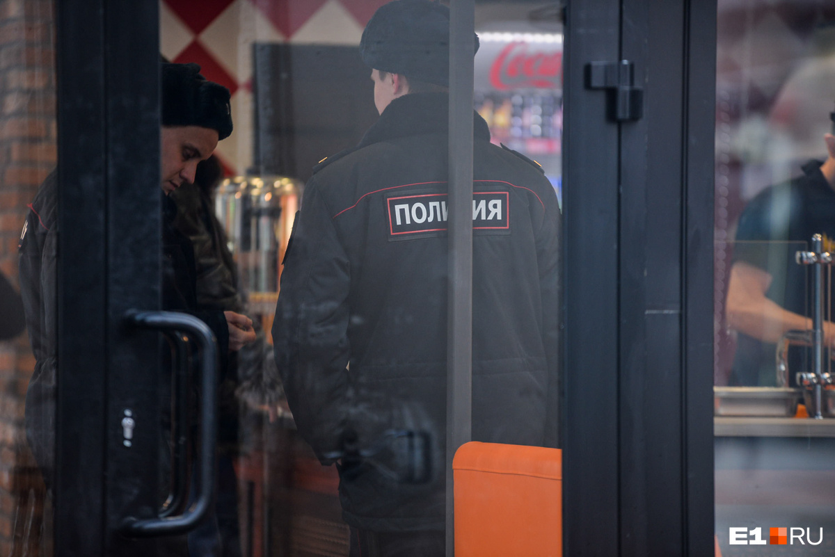 «Такие суммы ни разу в руках не держали». Екатеринбургские полицейские получили на Новый год суперпремии