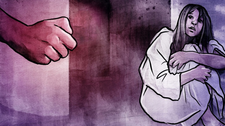 «Я чувствовала себя домашней проституткой»: откровенная история жертвы, пострадавшей в детстве от отчима