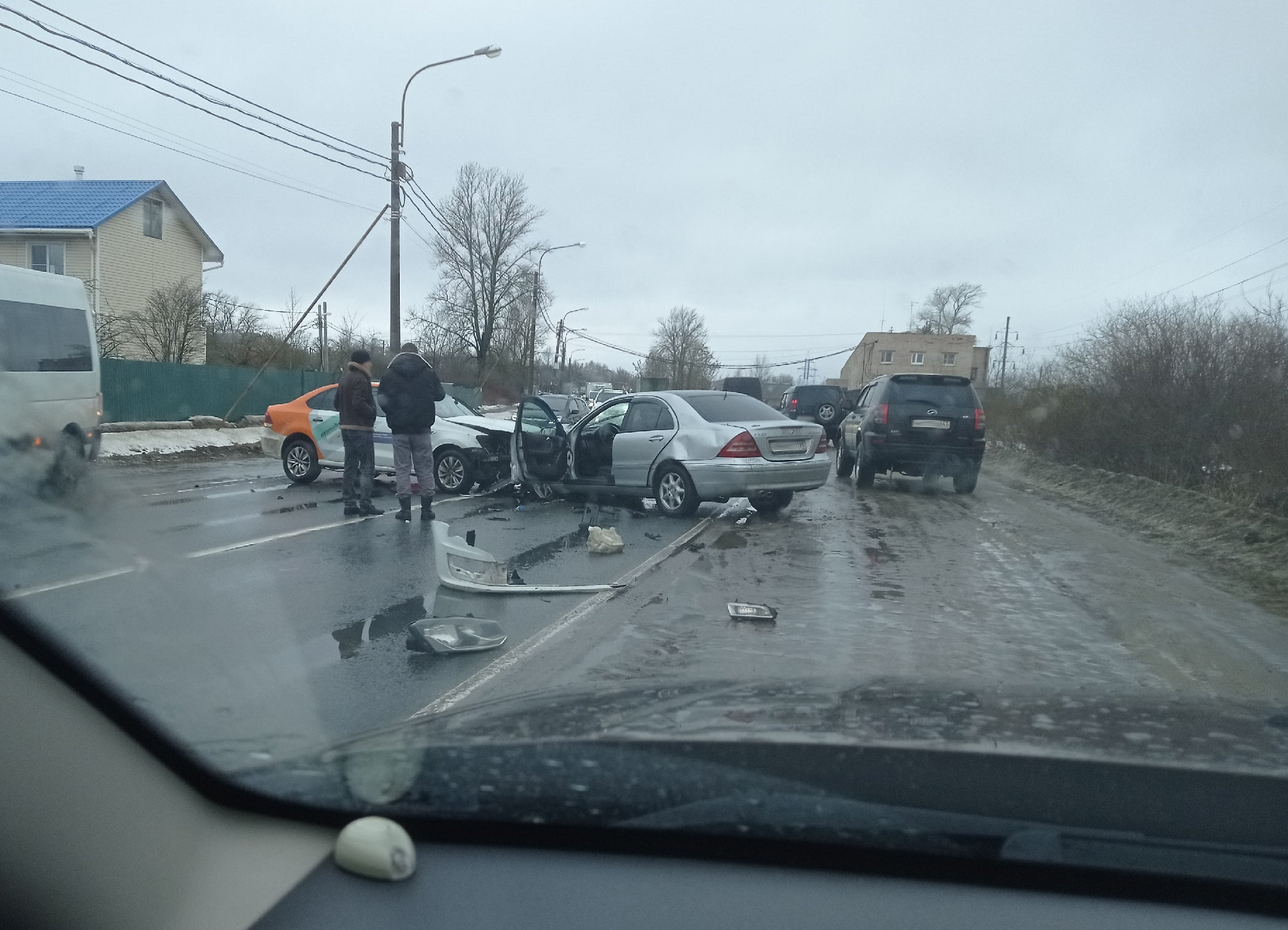 Водитель каршеринга поймал встречный Mercedes в Пушкине и уехал в больницу  | 16.01.2023 | Санкт-Петербург - БезФормата