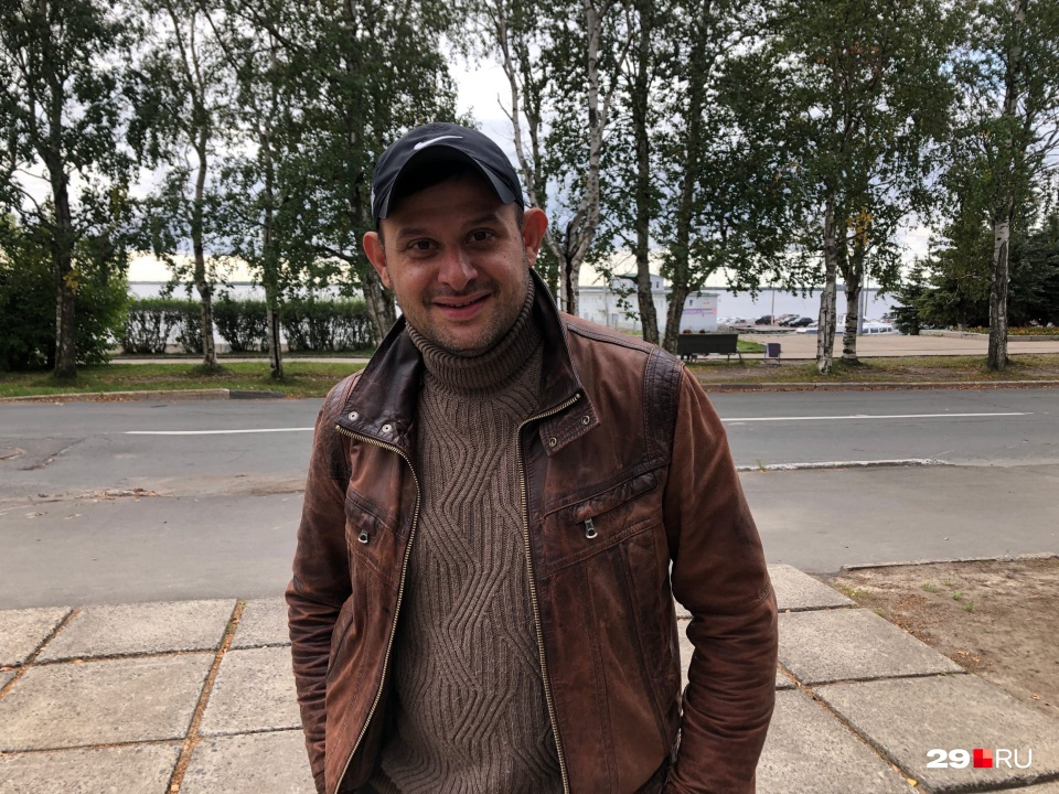 Нодар Джанелидзе рассказал о том, что полгода в Москве ему пришлось провести, ночуя в случайных подъездах. Сложности не заставили его отказаться от мечты стать актером Нодар Джанелидзе рассказал о том, что полгода в Москве ему пришлось провести, ночуя в случайных подъездах. Сложности не заставили его отказаться от мечты стать актером