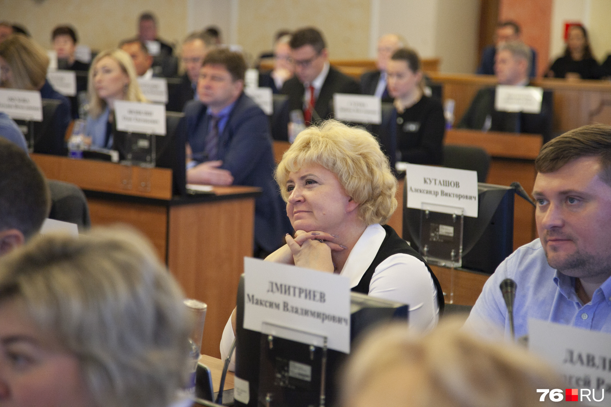 Так в зале слушали кандидата Артема Молчанова — с благоговейными улыбками