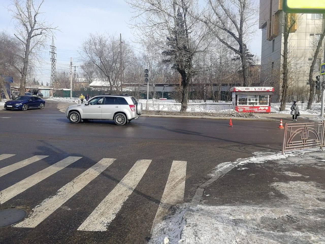Семилетнего мальчика и его мать сбили на пешеходнике в Ново-Ленино днем 9 февраля Семилетнего мальчика и его мать сбили на пешеходнике в Ново-Ленино днем 9 февраля