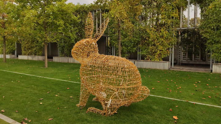В парке «Краснодар» установили новый арт-объект в виде кролика