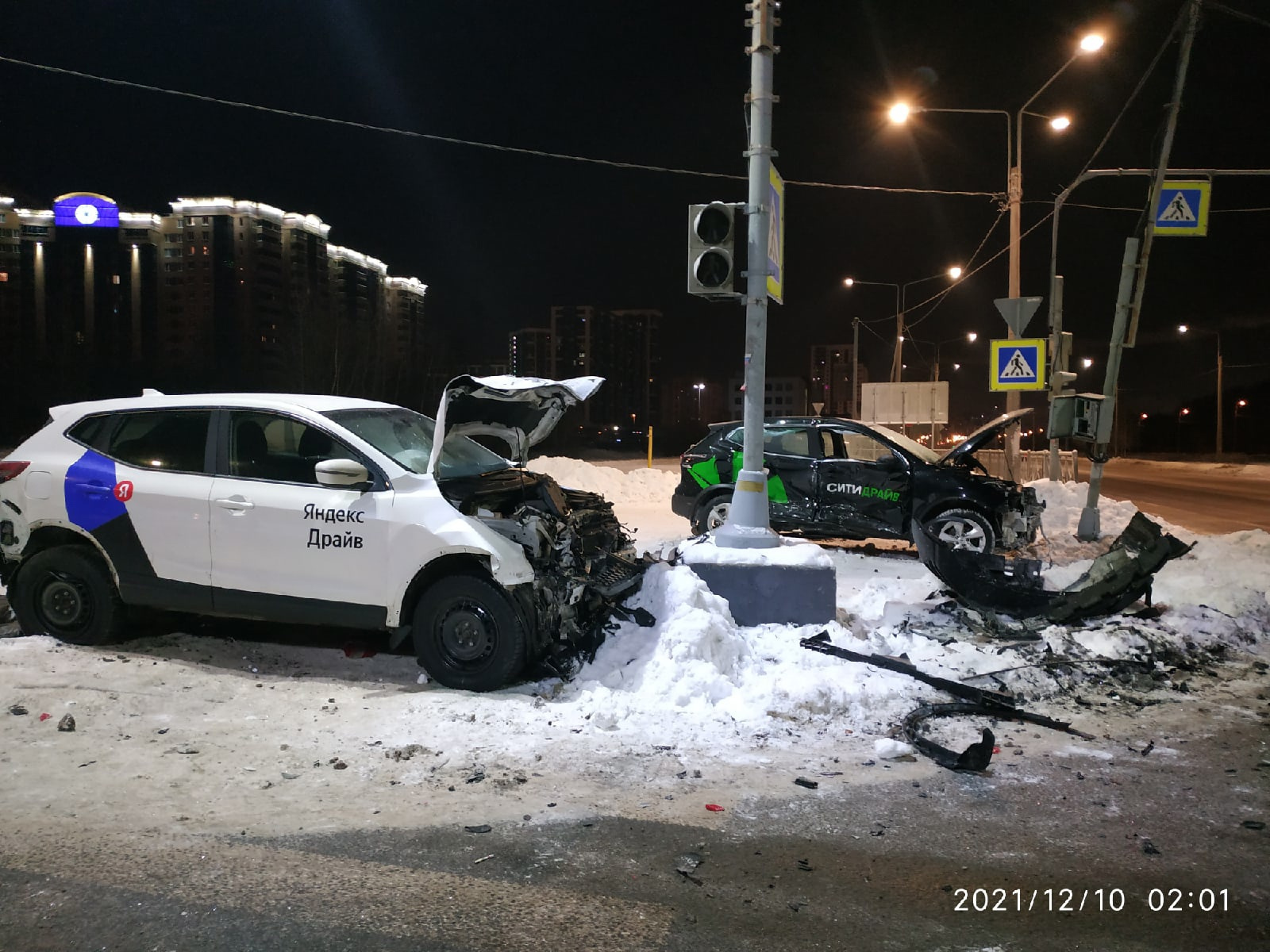 ДТП В Питере Ниссан врезался.