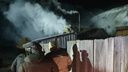 «Примыкает к жилому дому»: в Ярославской области загорелась баня