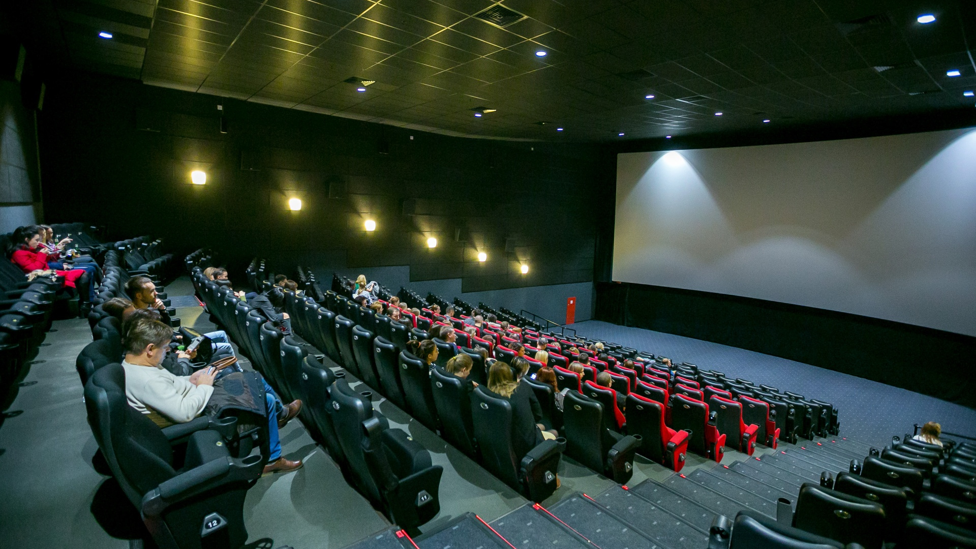 Красноярские кинотеатры показывают голливудские новинки перед российскими фильмами. Как?