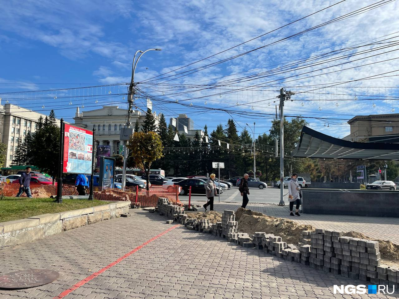Также асфальт раскопан со стороны<br />Красного проспекта Также асфальт раскопан со стороны<br />Красного проспекта