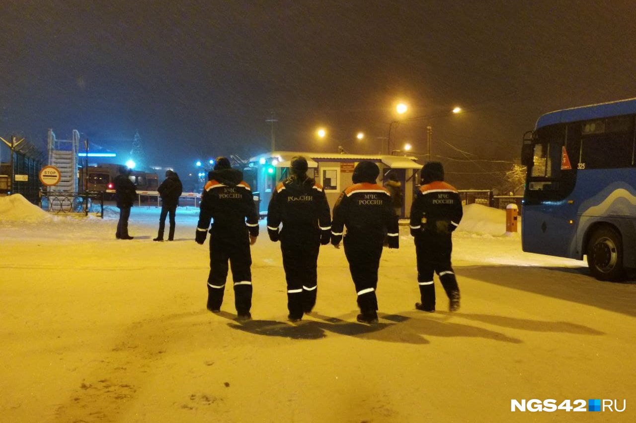 В кузбасской шахте «Листвяжная» взорвался метан. Погибли 46 рабочих и 6  спасателей. Объясняем причины взрыва (почему это произошло), последствия  (уголовное дело), как прошла поисково-спасательная операция - 26 ноября  2021 - 59.ру