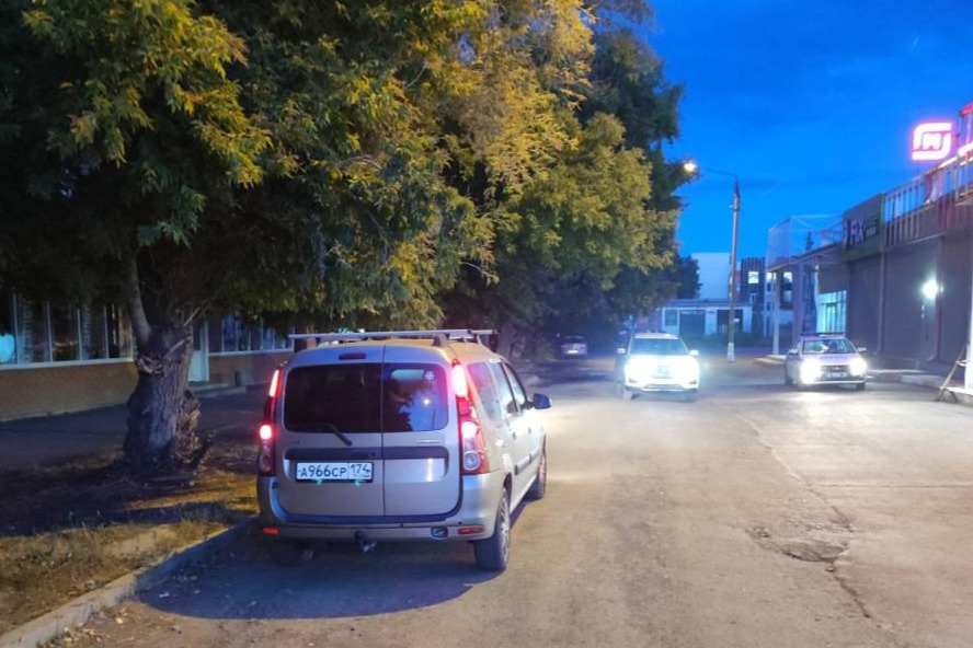 ДТП произошло около супермаркета на улице Цвиллинга в Коркино ДТП произошло около супермаркета на улице Цвиллинга в Коркино