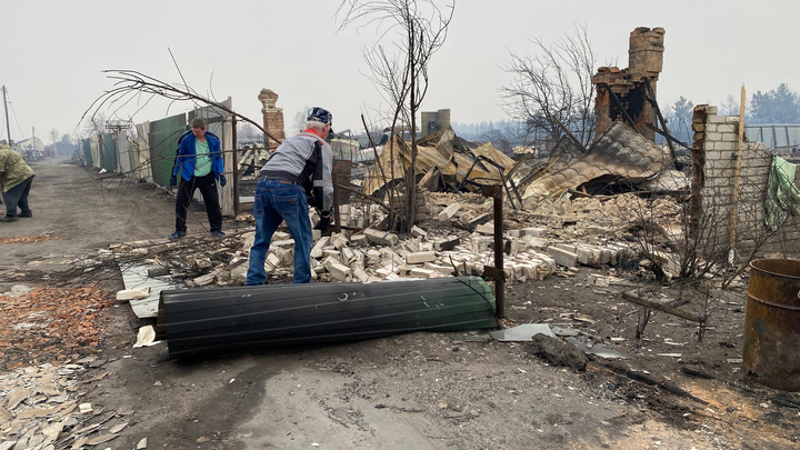 Сотням зауральцев, пострадавших в пожарах, пообещали денежные выплаты