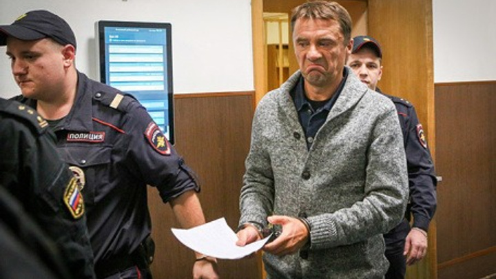 Осужденного по делу Захарченко бизнесмена отпустили из СИЗО. Объясняем почему