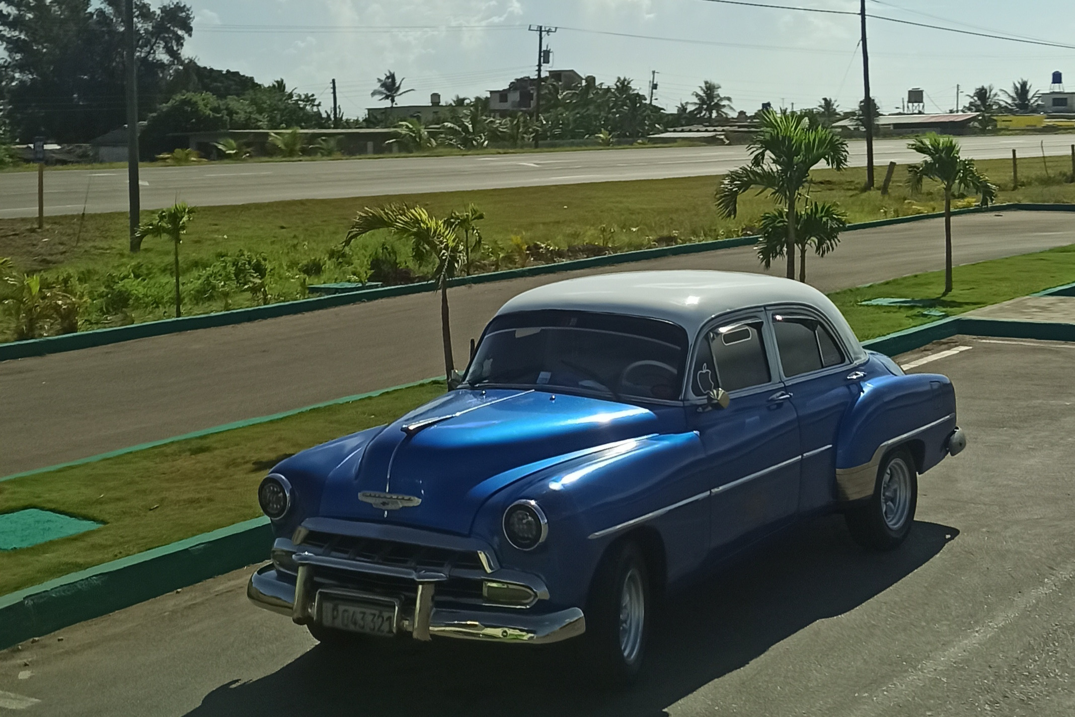 Раритетные автомобили на улицах Гаваны здесь далеко не редкость