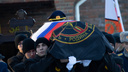 В Челябинске с воинскими почестями похоронили летчика ЧВК «Вагнер»