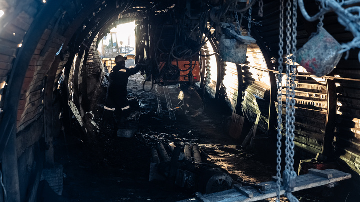 В забое шахты «Листвяжная» в Кузбассе горит подземный пожар