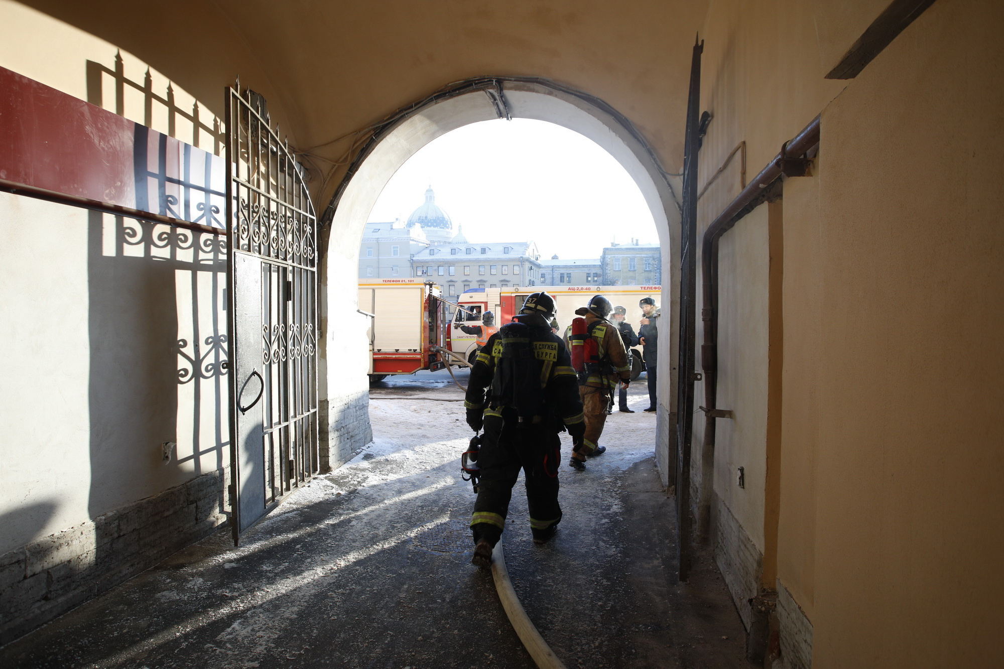 Пожар в доходном доме на Фонтанке разгорается всё сильнее - 11 января 2022  - ФОНТАНКА.ру