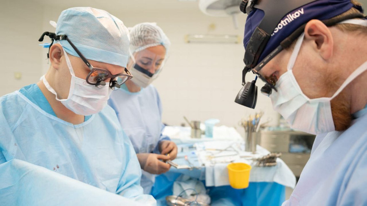 Впервые в Кузбассе врачи одновременно пересадили сердце двум пациентам