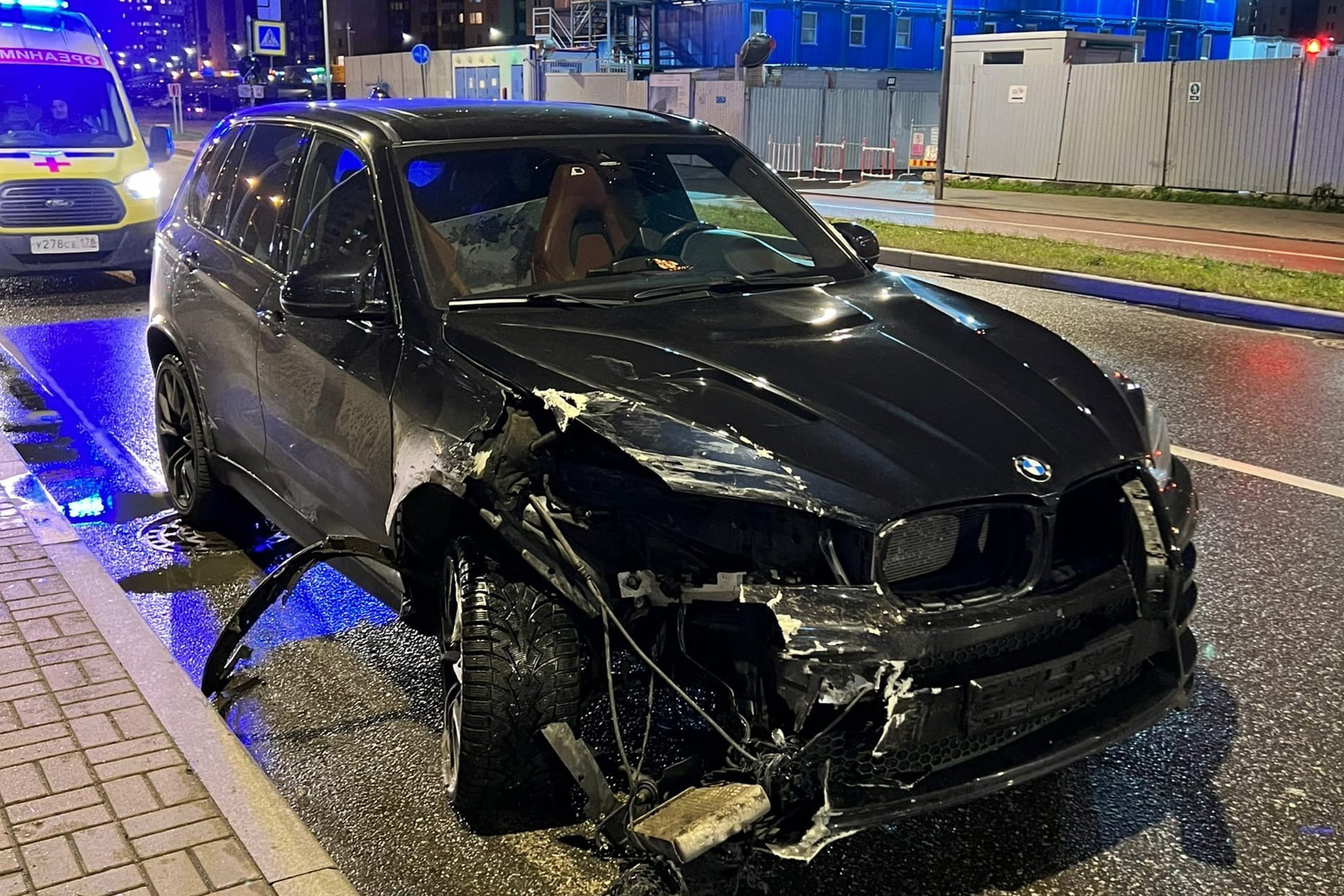 «BMW решил пульнуть». Помощь медиков понадобилась после аварии на Приморском проспекте