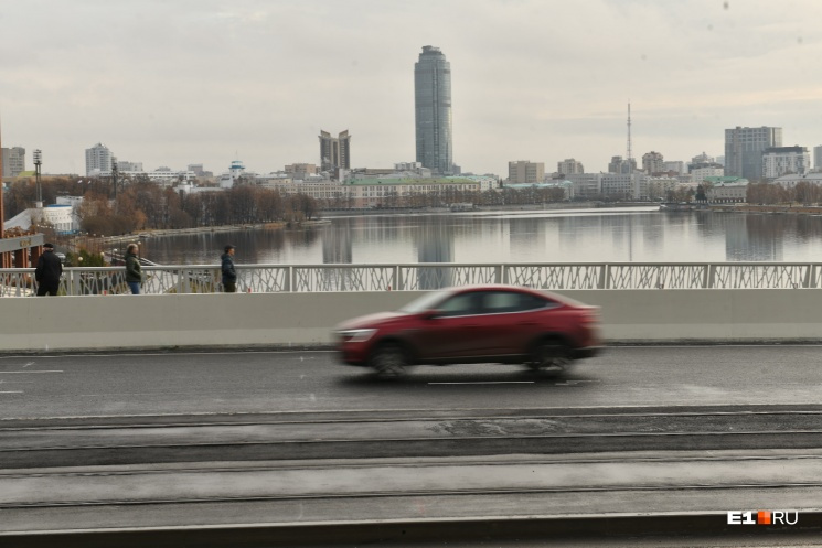 Движение по Макаровскому мосту открыли в последний день октября <nobr class="_">2021-го</nobr>