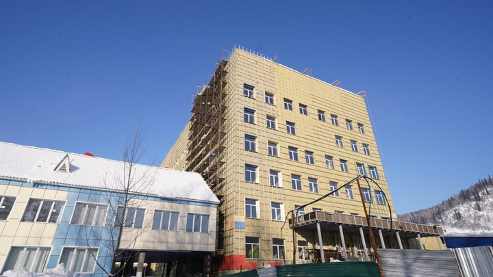 Власти Кузбасса показали, как сейчас выглядит больница, которую должны были сдать 30 лет назад