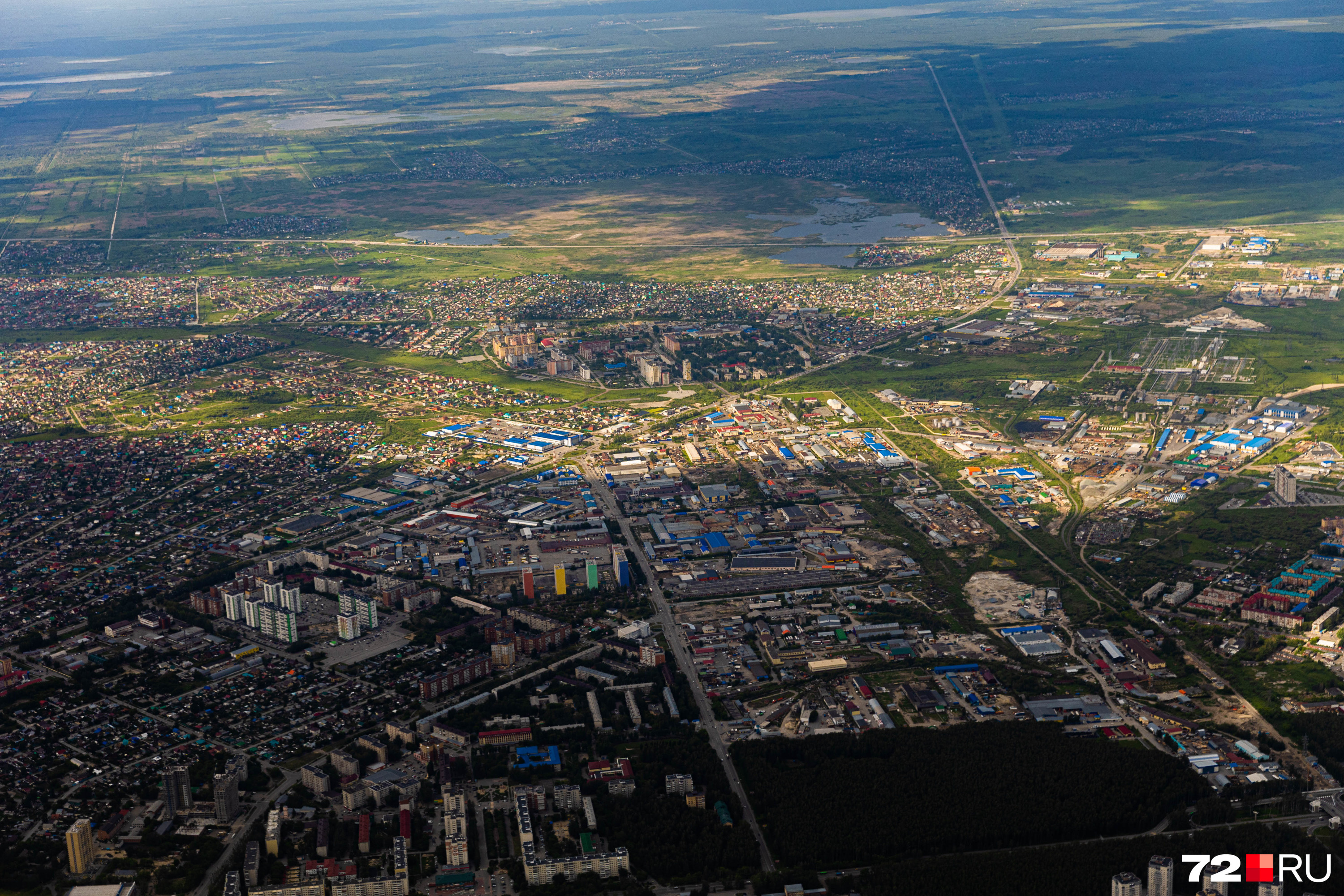 А на этом кадре половина города в тени, а другую греет солнце. Где же вы были в это время? А на этом кадре половина города в тени, а другую греет солнце. Где же вы были в это время?
