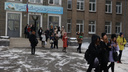 В Челябинске третий раз за неделю эвакуируют школы