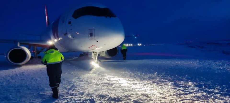 Sukhoi Superjet 100 выкатился за пределы ВПП примерно на 30 метров Sukhoi Superjet 100 выкатился за пределы ВПП примерно на 30 метров