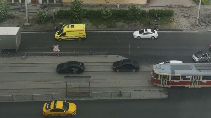 «Тело разорвало»: в Екатеринбурге фура насмерть задавила пешехода