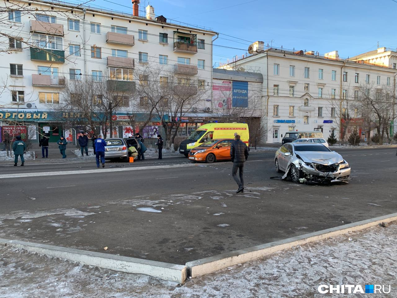 Четыре человека пострадали в ДТП на улице Ленина в Чите