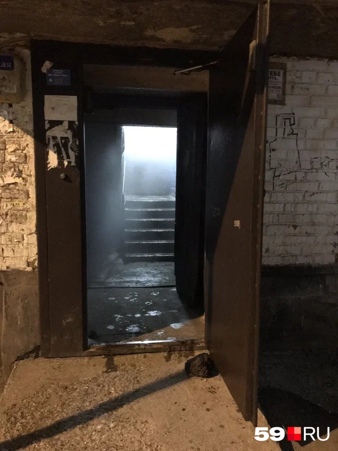 Подъезд похож на парную баню, но пахнет там не березовыми вениками Подъезд похож на парную баню, но пахнет там не березовыми вениками