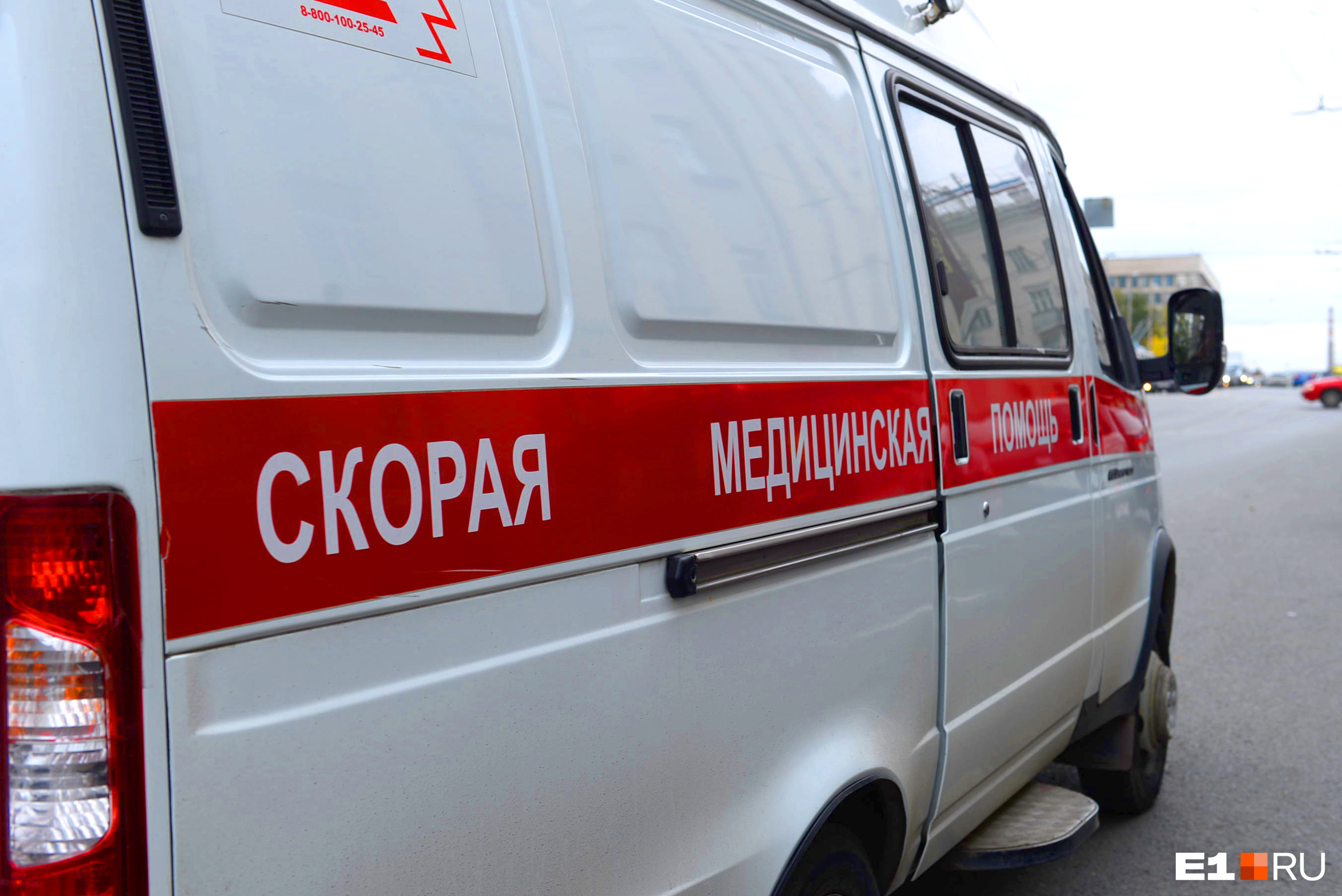 На Урале на трехлетнюю девочку рухнула 40-килограммовая плита от памятника