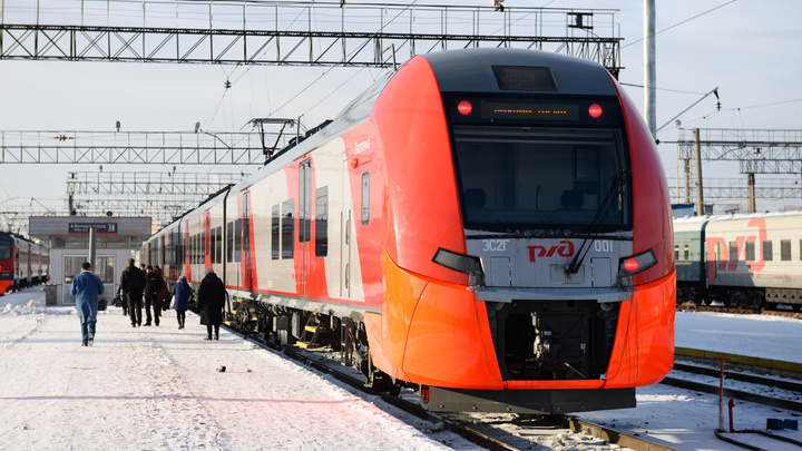 Мэрия Екатеринбурга решила снизить стоимость проезда в городской электричке. Но не сразу
